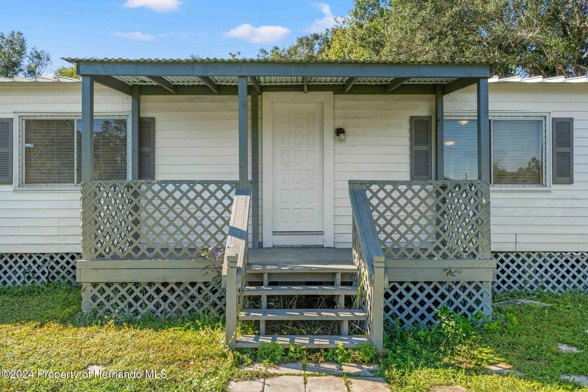 4265 North Beginning Path Crystal River, FL 34428 - Photo 2 of 30 a front view of a house with a garden
