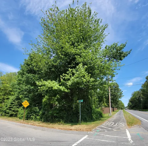 $225,000 | 4 Towline Lane, Clifton Park, NY 12065