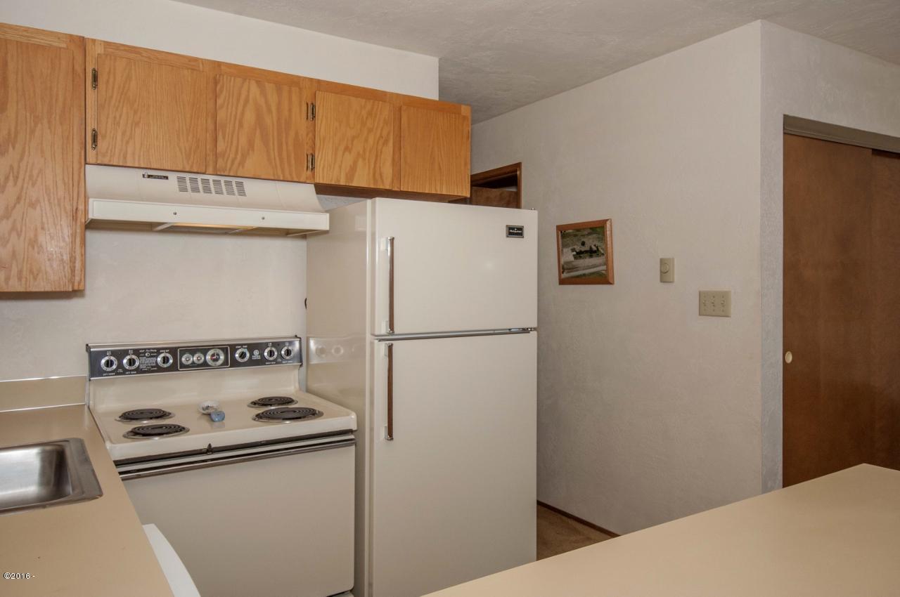 701 Southwest Coast Street Depoe Bay, OR 97341 - Photo 11 of 19 Kitchen