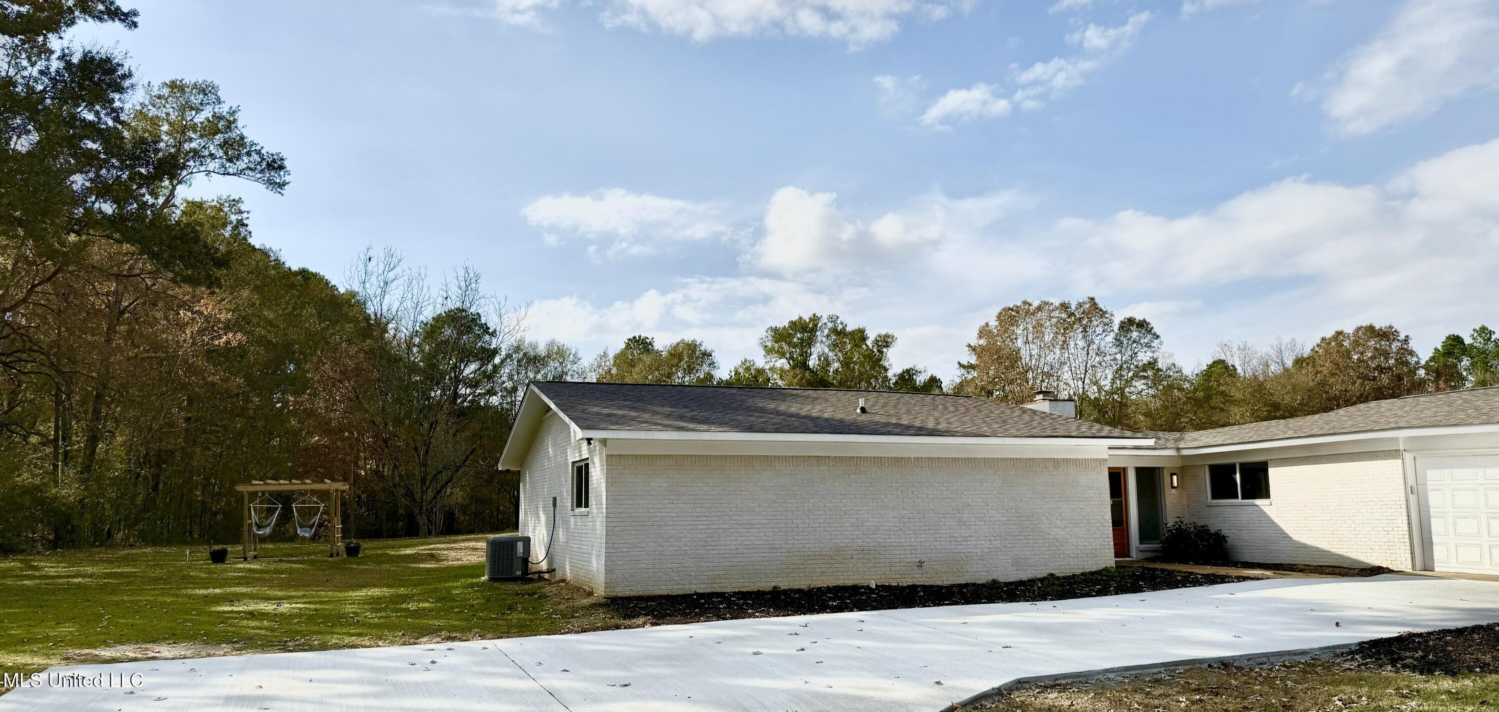 319 Glenfield Road Canton, MS 39046 - Photo 3 of 21 IMG_7679 DRIVE