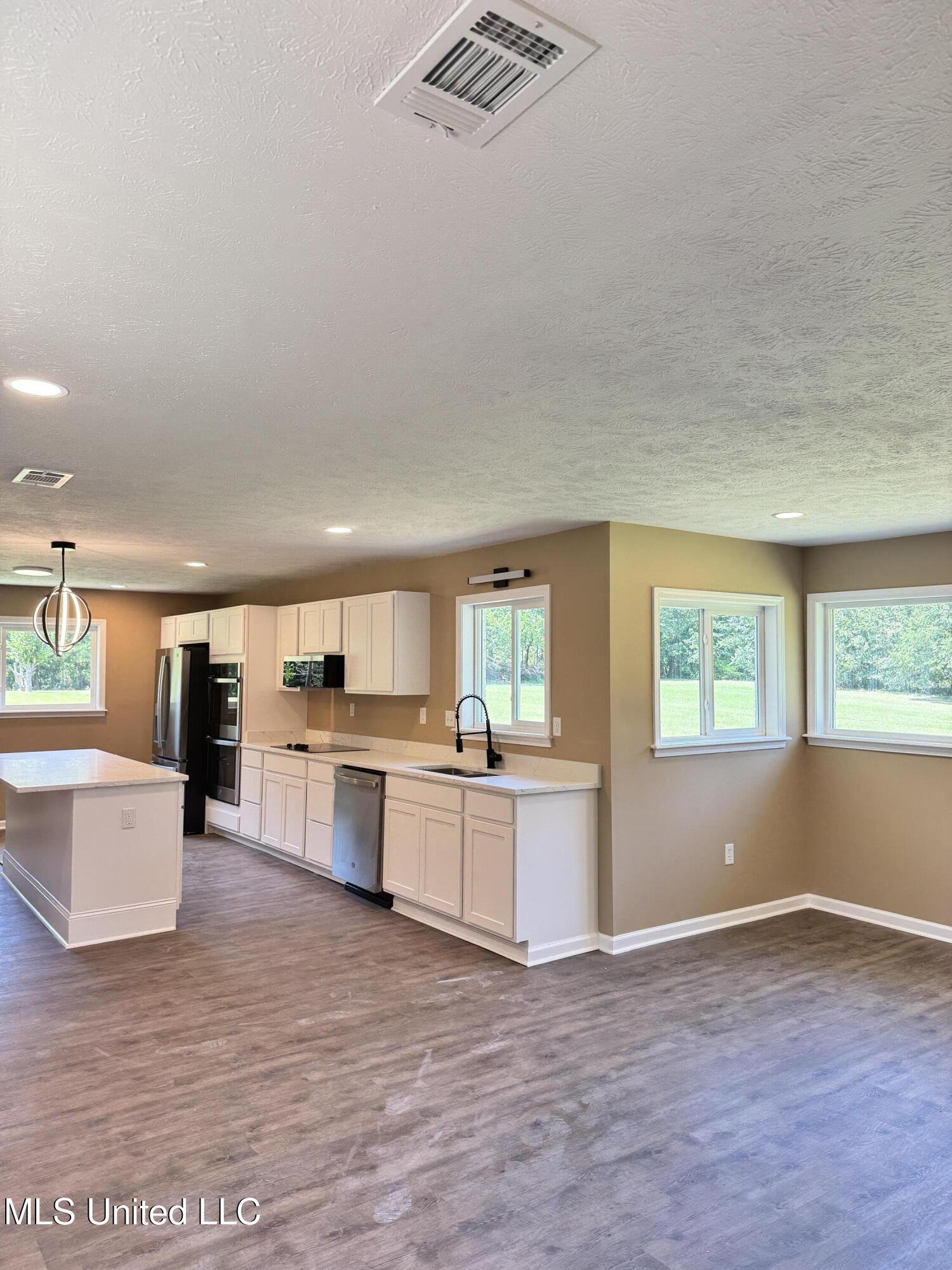 319 Glenfield Road Canton, MS 39046 - Photo 8 of 21 IMG_7192