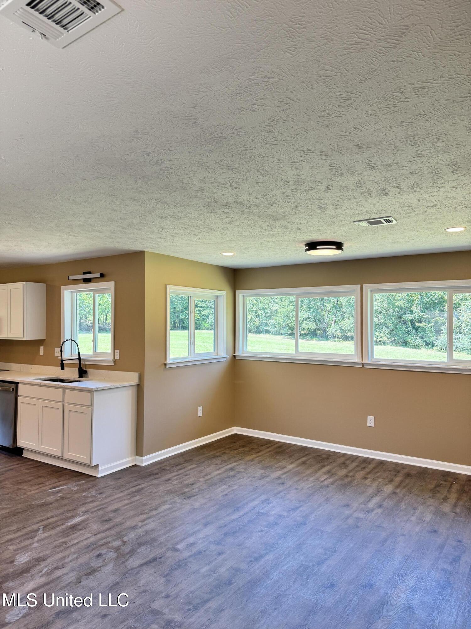 319 Glenfield Road Canton, MS 39046 - Photo 10 of 21 IMG_7191 (1)