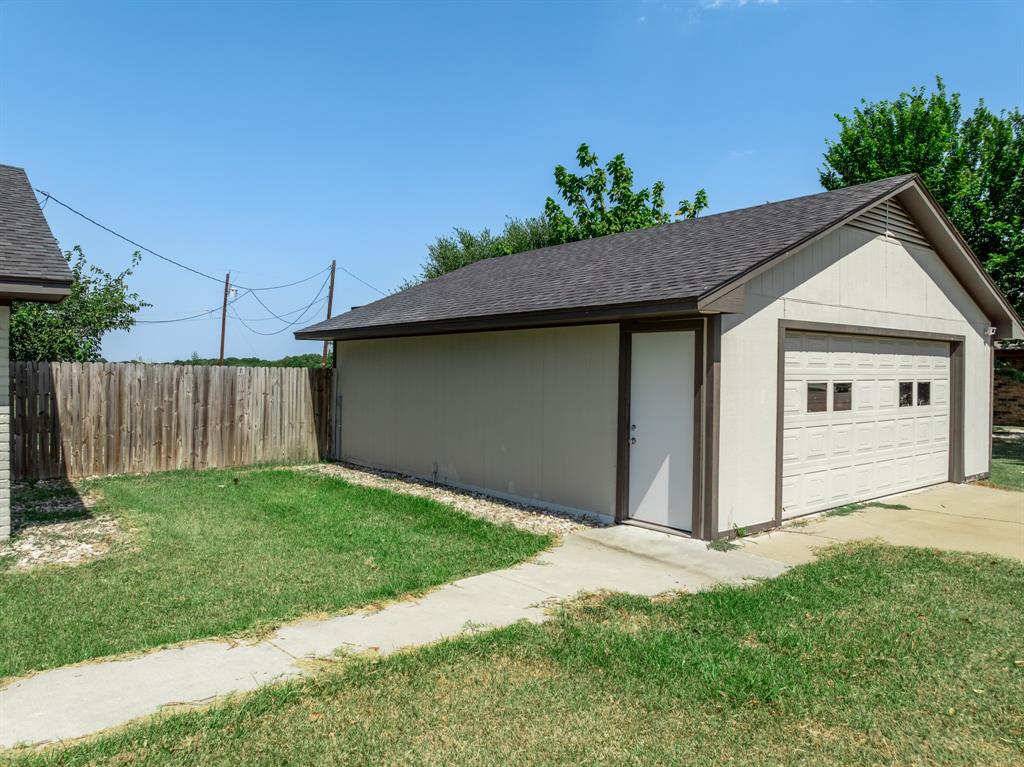 141 Swan Waco, TX 76708 - Photo 3 of 35 Gallery Image 3