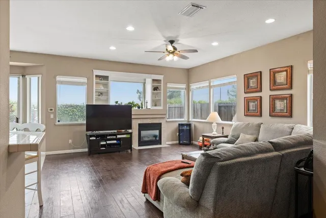 $615,000 | 9286 Fosdyke Court, Sacramento, CA 95829