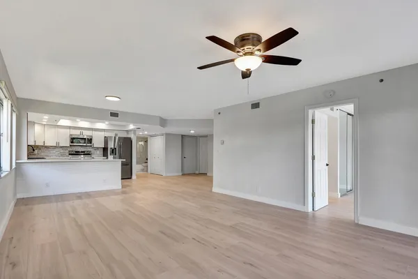 $3,200 | 700 Uno Lago Drive, Unit 301, Juno Beach, FL 33408