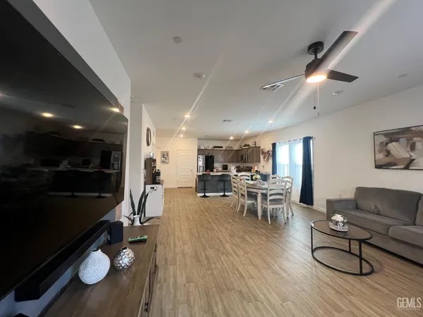 $290,000 | Undisclosed Address, Shafter, CA 93263