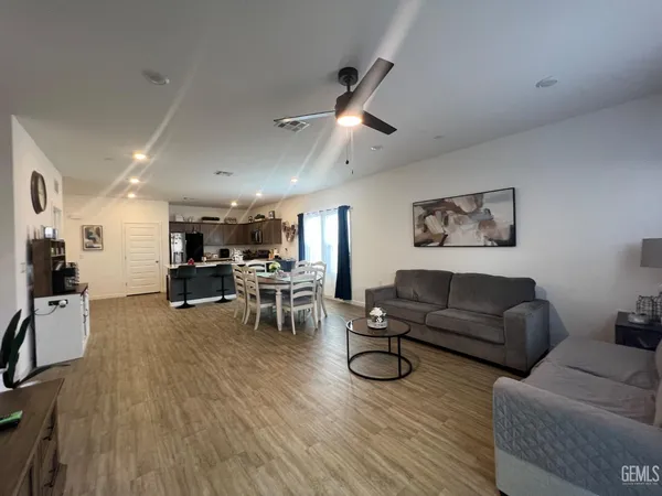 $290,000 | Undisclosed Address, Shafter, CA 93263