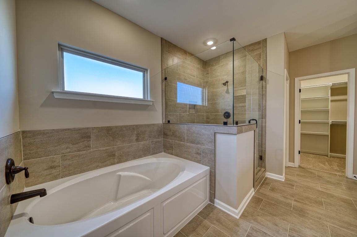 159 Como Lane Atoka, TN 38004 - Photo 6 of 38 a bathroom with a bathtub and a sink