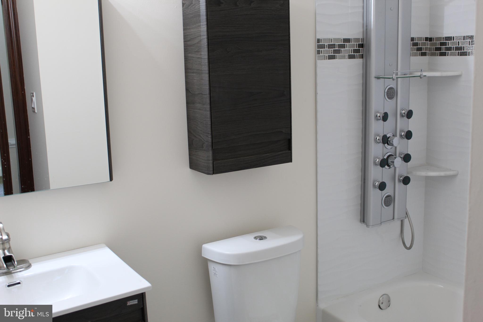 132 Country Club Road Willingboro, NJ 08046 - Photo 23 of 47 Bathroom 2