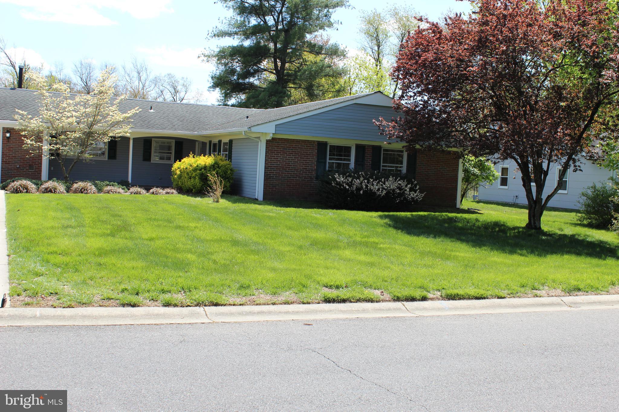 132 Country Club Road Willingboro, NJ 08046 - Photo 4 of 47 Front Yard