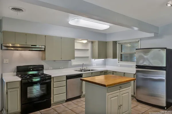 $2,295 | 414 Laramie Drive, San Antonio, TX 78209