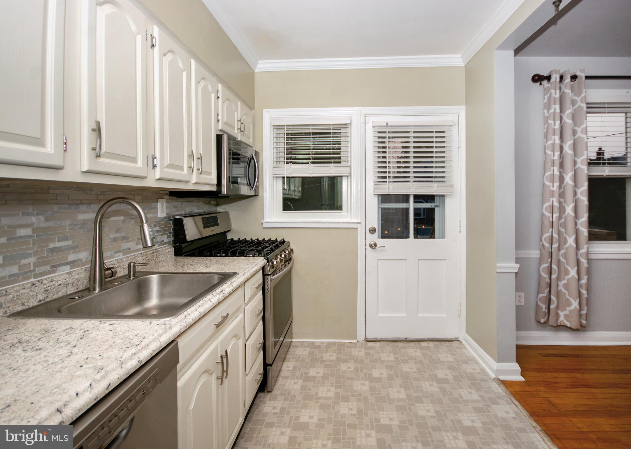 8310 Ridgely Oak Road Parkville, MD 21234 - Photo 11 of 30