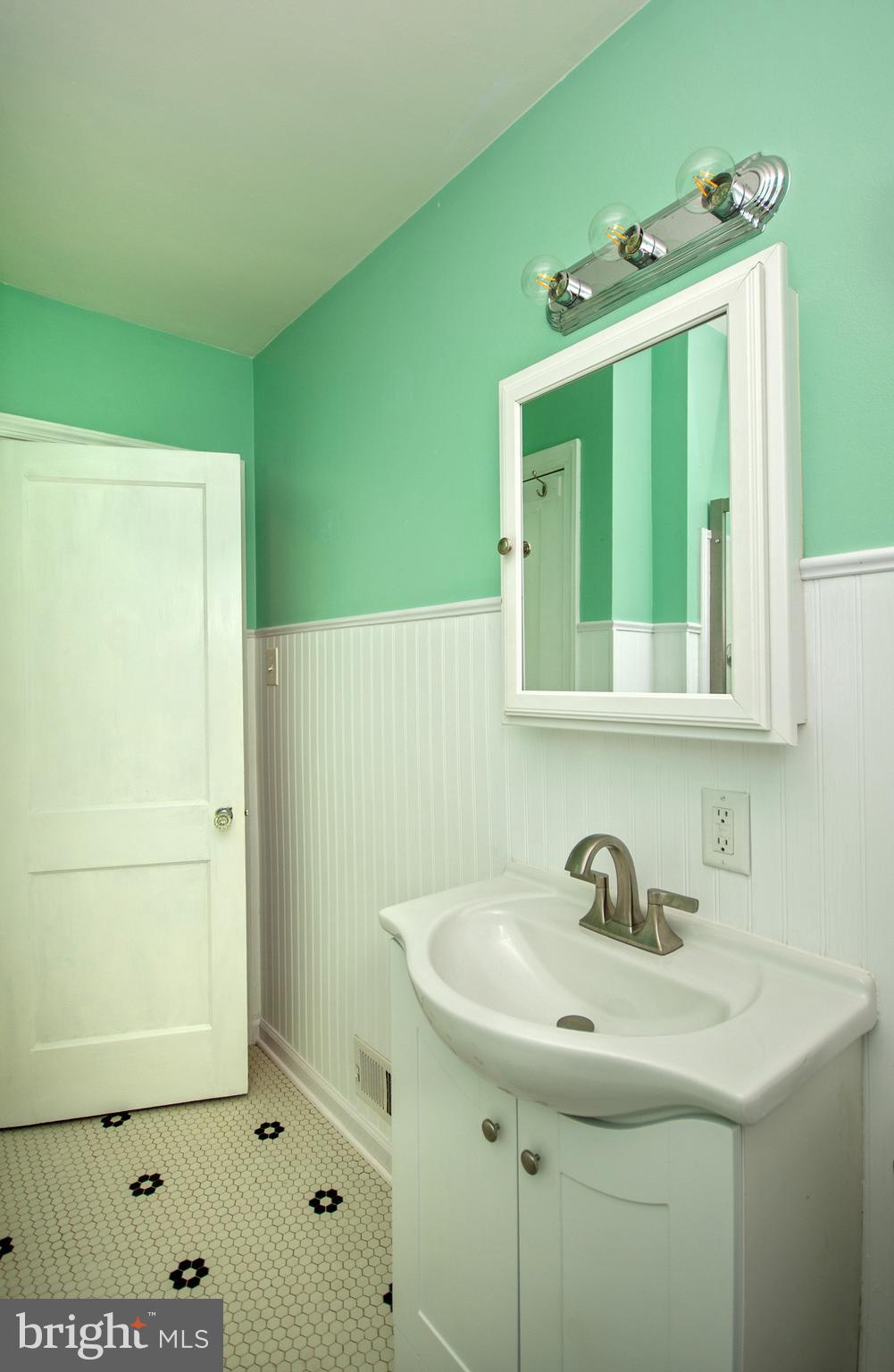 8310 Ridgely Oak Road Parkville, MD 21234 - Photo 15 of 30
