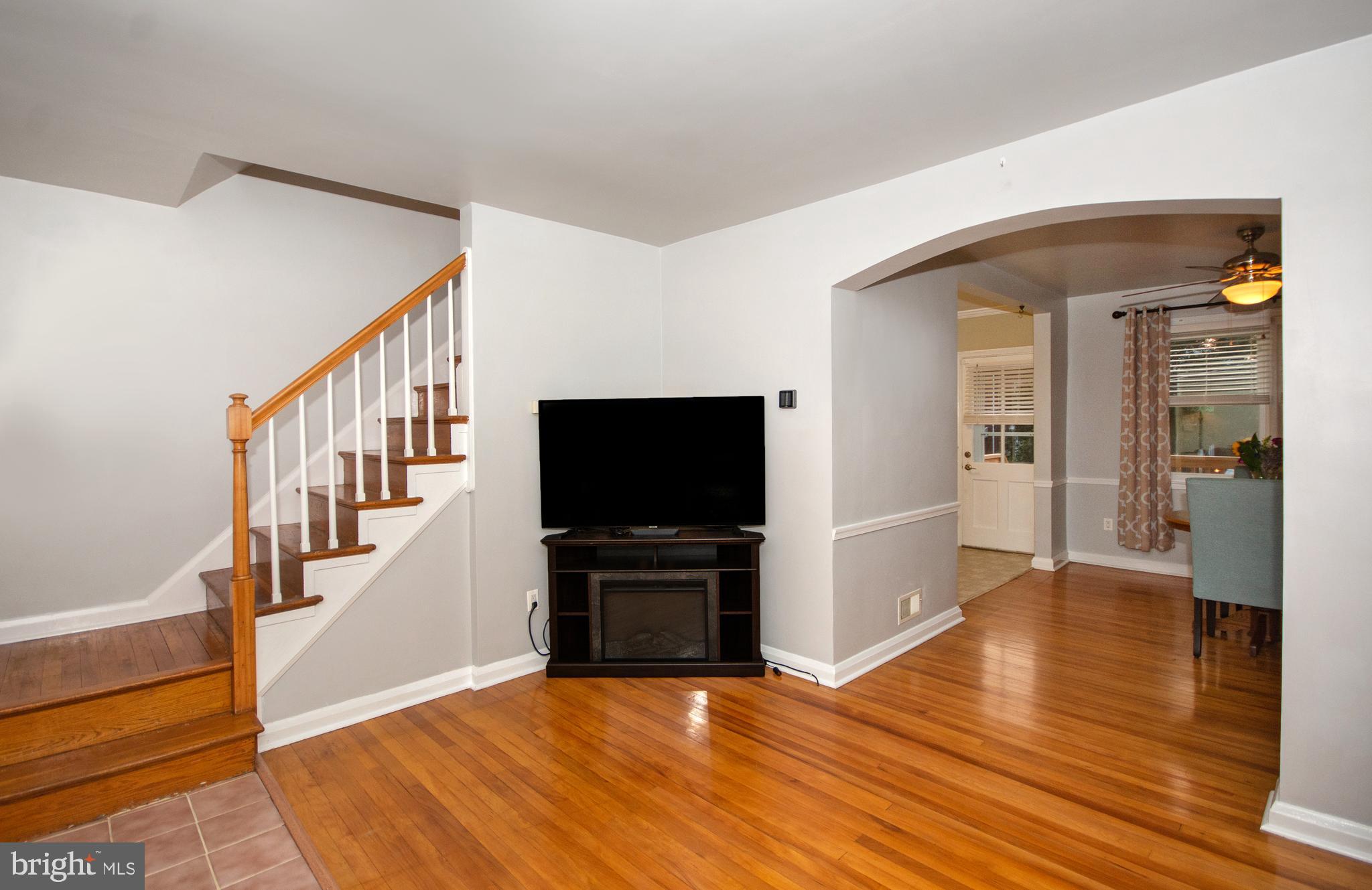 8310 Ridgely Oak Road Parkville, MD 21234 - Photo 4 of 30