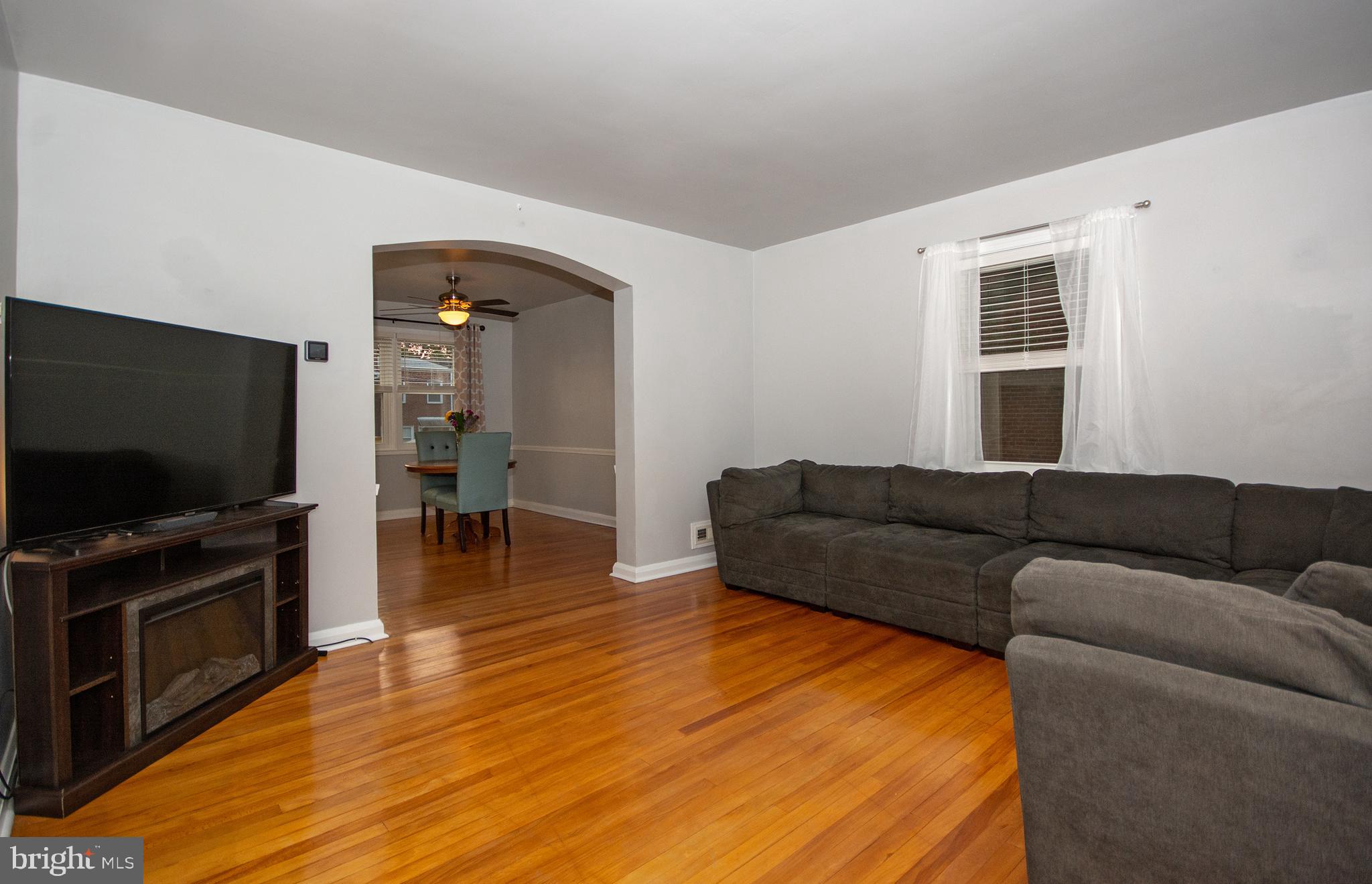 8310 Ridgely Oak Road Parkville, MD 21234 - Photo 5 of 30