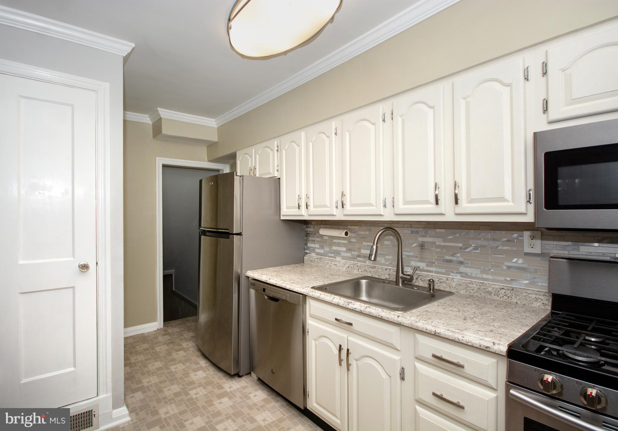 8310 Ridgely Oak Road Parkville, MD 21234 - Photo 9 of 30