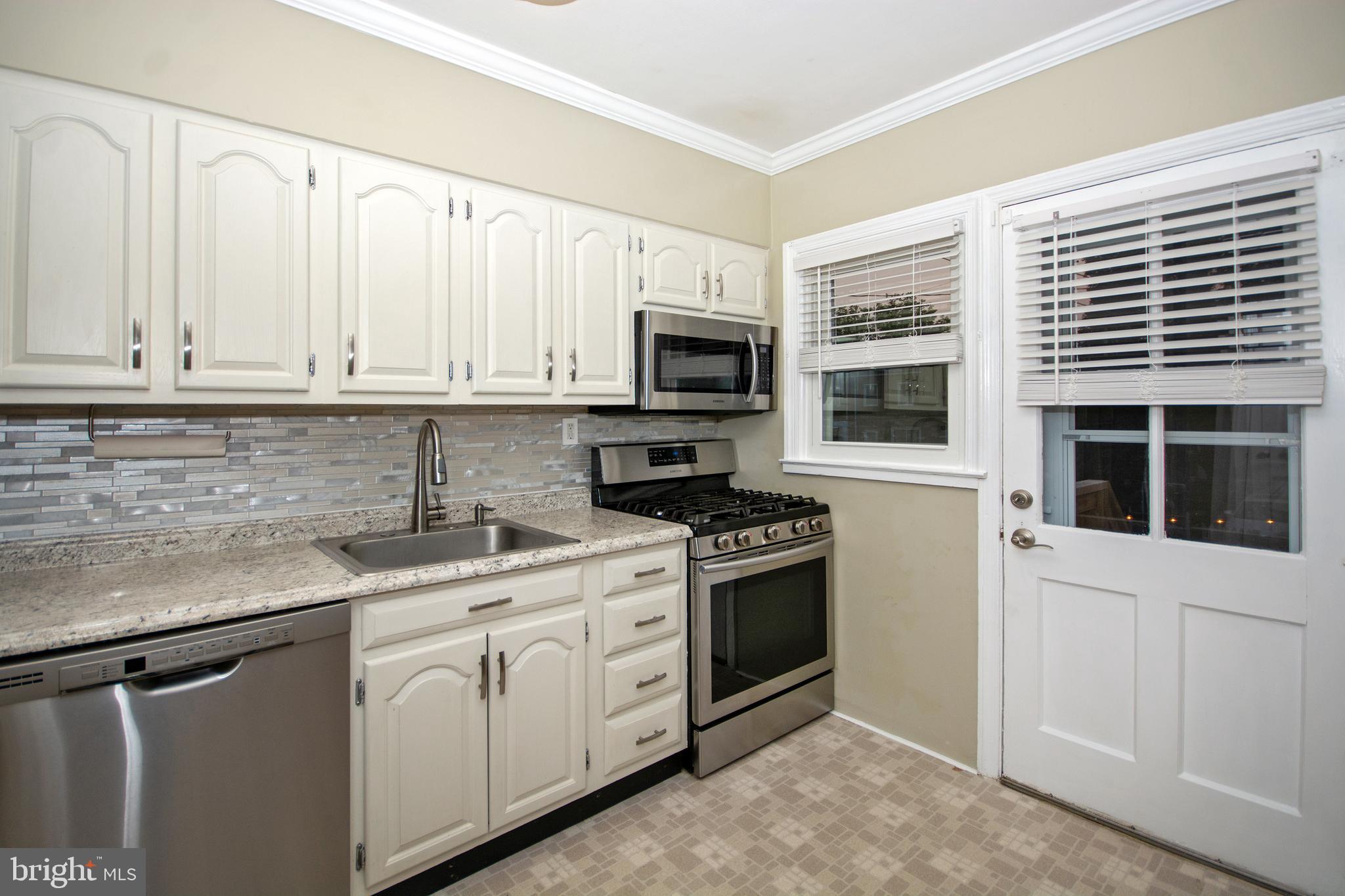 8310 Ridgely Oak Road Parkville, MD 21234 - Photo 10 of 30