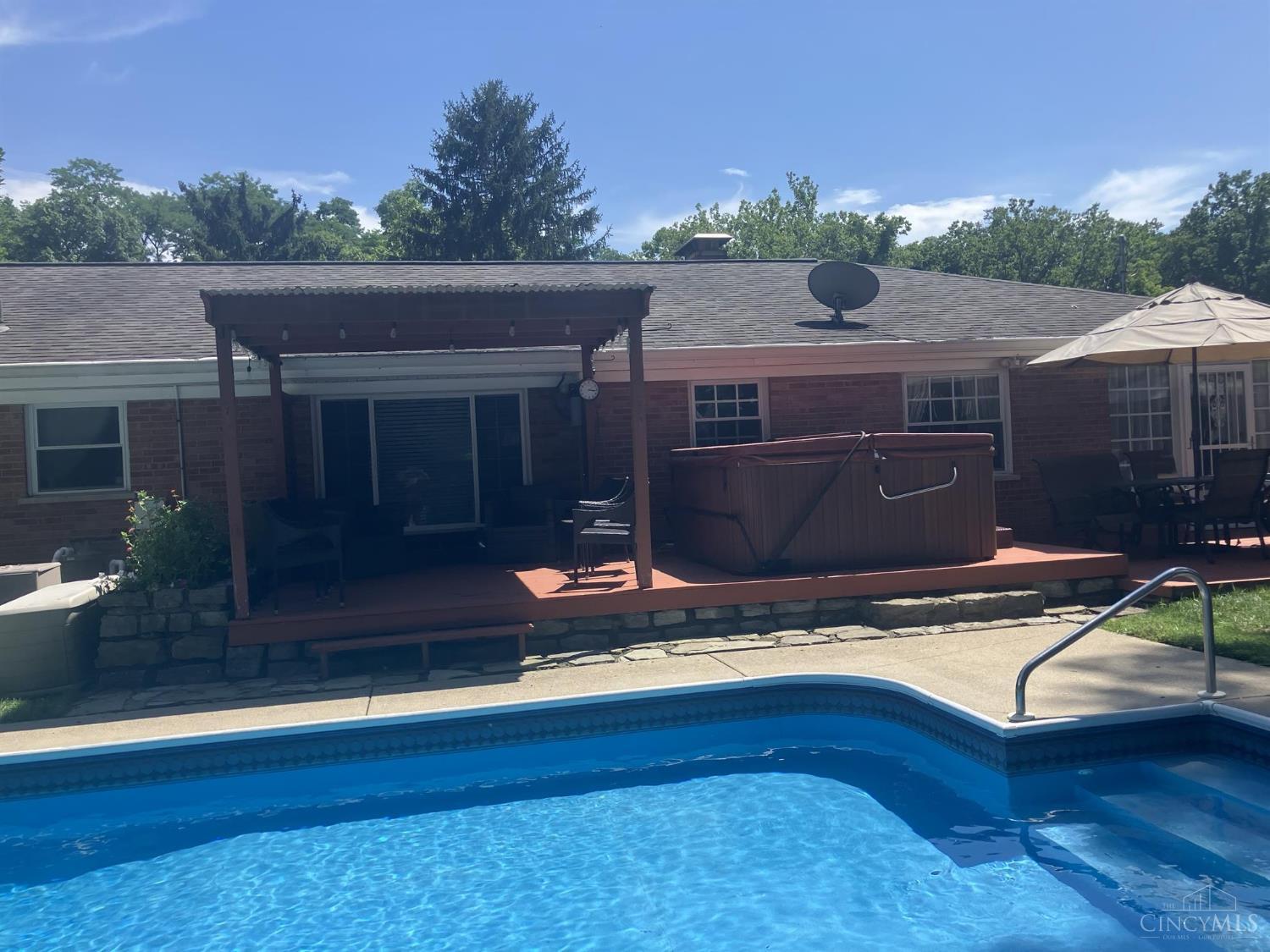 2443 Hunt Road Reading, OH 45215 - Photo 31 of 38