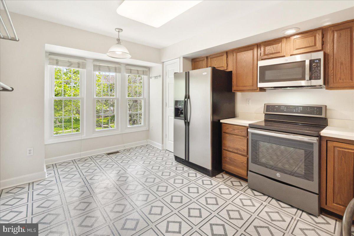 5598 Rivendell Place Frederick, MD 21703 - Photo 14 of 49 Kitchen