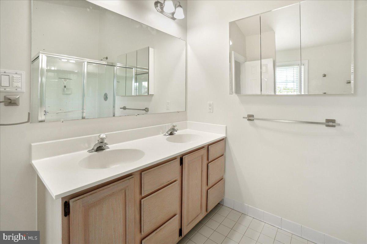 5598 Rivendell Place Frederick, MD 21703 - Photo 21 of 49 Primary Bathroom