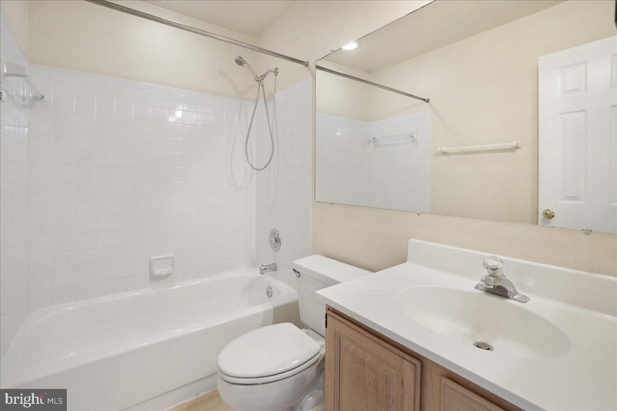 5598 Rivendell Place Frederick, MD 21703 - Photo 25 of 49 Upstairs Hallway full bath