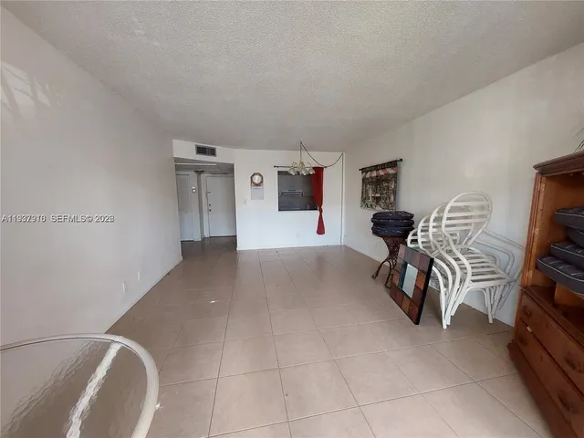 $1,500 | 253 South Cypress Road, Unit 206, Pompano Beach, FL 33060