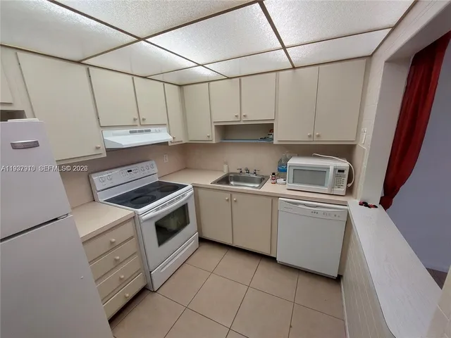 $1,500 | 253 South Cypress Road, Unit 206, Pompano Beach, FL 33060