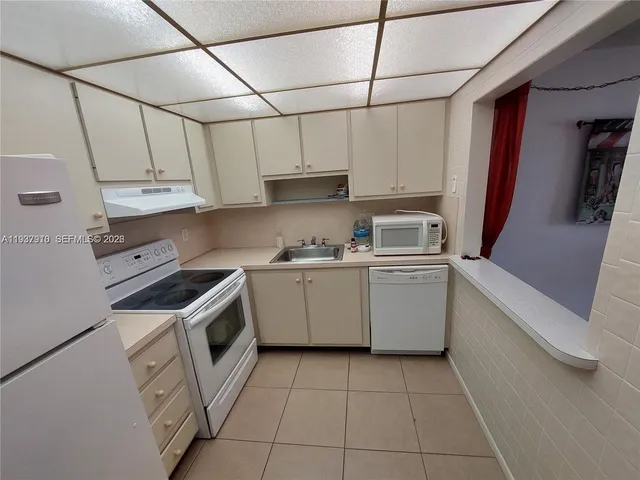 $1,500 | 253 South Cypress Road, Unit 206, Pompano Beach, FL 33060