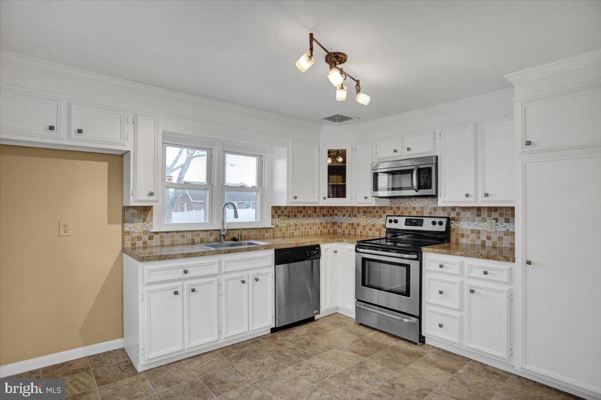 1234 Fern Avenue Reading, PA 19607 - Photo 7 of 30