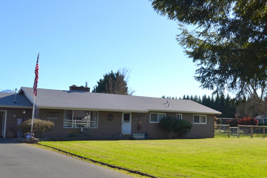 2821 South River Road Grants Pass, OR 97527 - Photo 5 of 51 DSC_0525-001