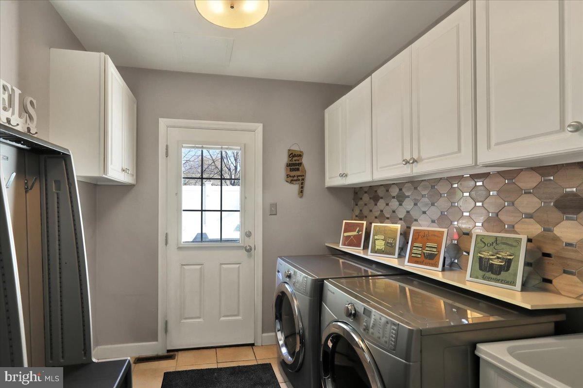 23 Laura Court Sinking Spring, PA 19608 - Photo 27 of 67 a utility room with dryer and washer