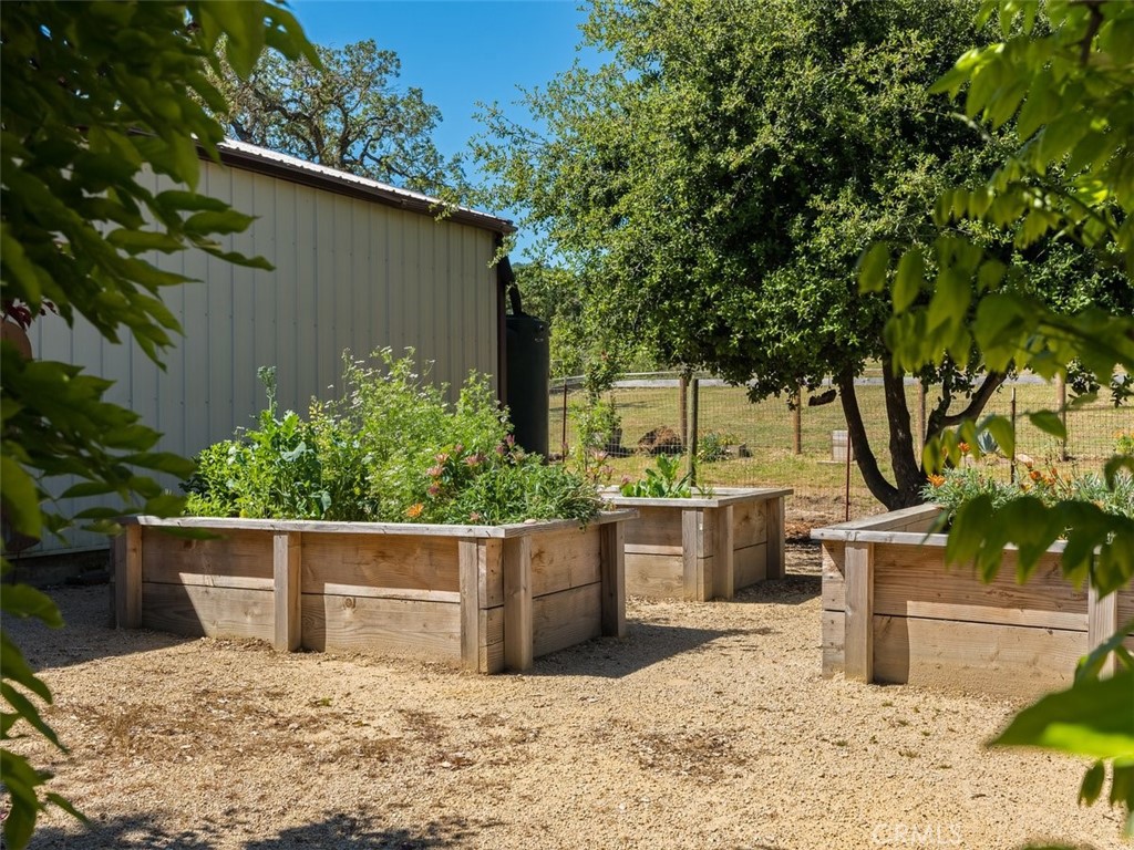 8370 Prado Lane Atascadero, CA 93422 - Photo 40 of 54 a view of an outdoor kitchen