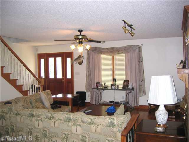 2417 Beckner Road Lexington, NC 27292 - Photo 7 of 13 Living Room.