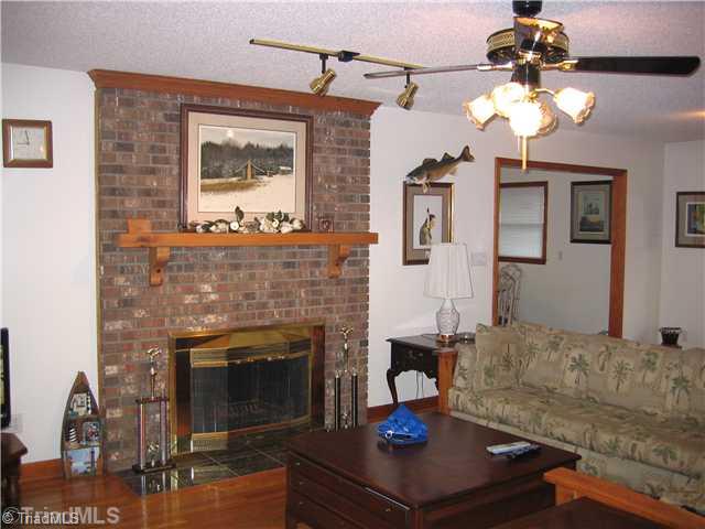 2417 Beckner Road Lexington, NC 27292 - Photo 8 of 13 Living Room.