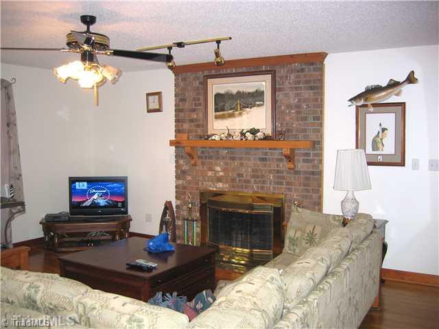 2417 Beckner Road Lexington, NC 27292 - Photo 9 of 13 Living Room.