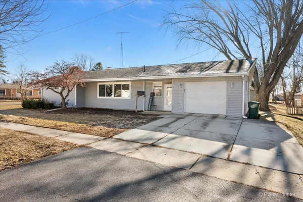 $262,000 | 309 West School Street, Plano, IL 60545