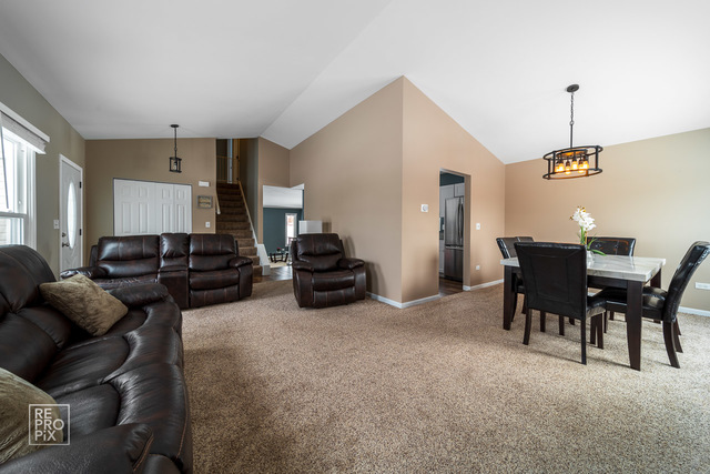 1145 John Drive Hoffman Estates, IL 60169 - Photo 2 of 24