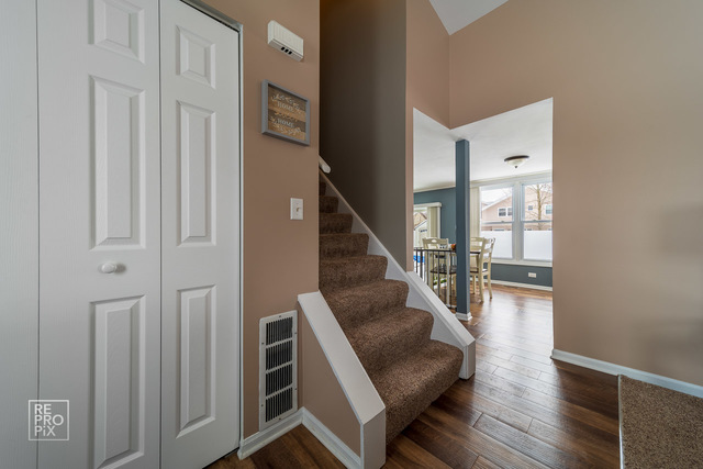 1145 John Drive Hoffman Estates, IL 60169 - Photo 11 of 24