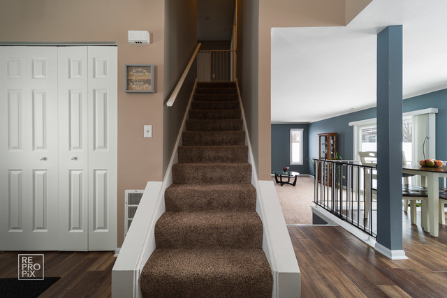 1145 John Drive Hoffman Estates, IL 60169 - Photo 4 of 24