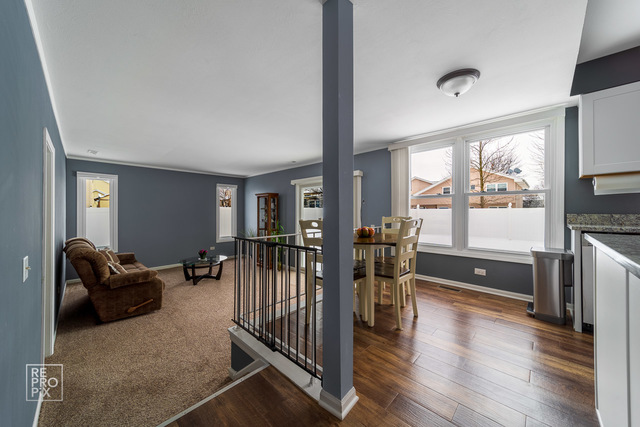 1145 John Drive Hoffman Estates, IL 60169 - Photo 6 of 24