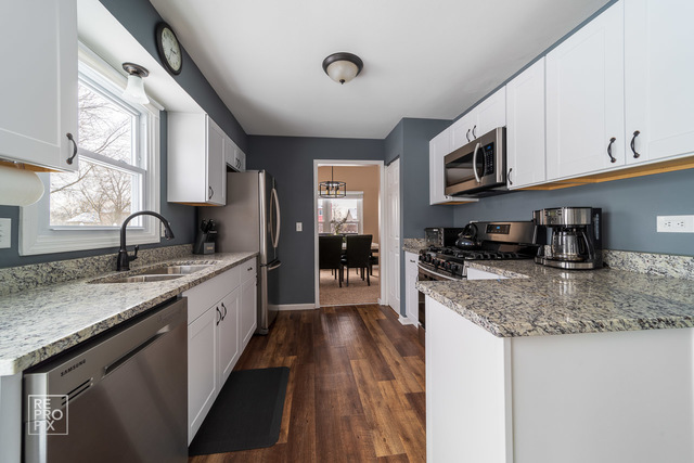 1145 John Drive Hoffman Estates, IL 60169 - Photo 9 of 24