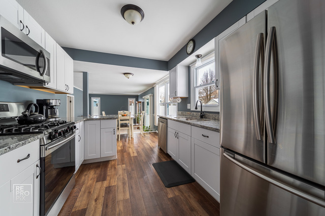 1145 John Drive Hoffman Estates, IL 60169 - Photo 10 of 24