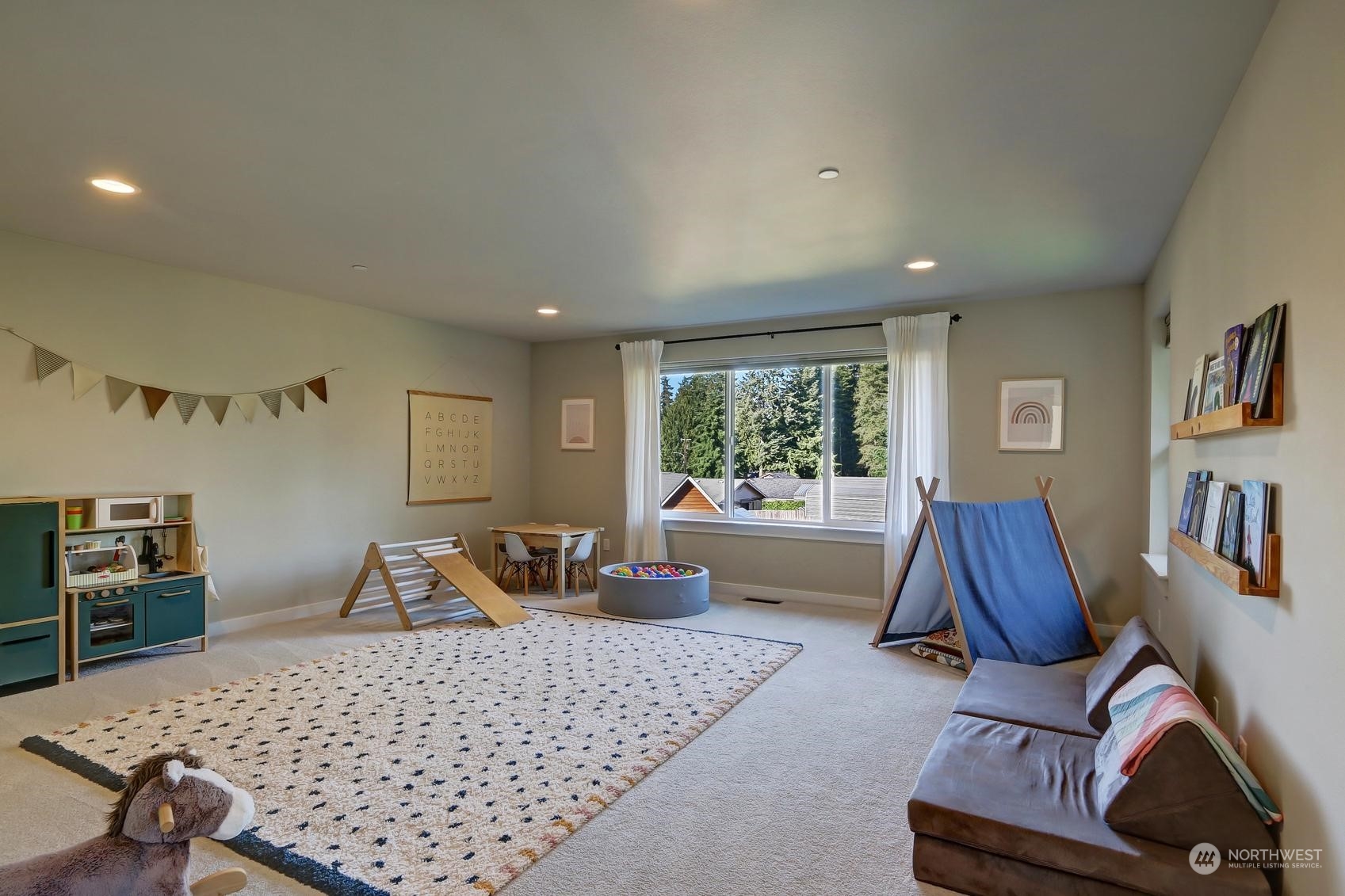 7904 203rd Street Southwest Edmonds, WA 98026 - Photo 16 of 33 Gallery Image 16