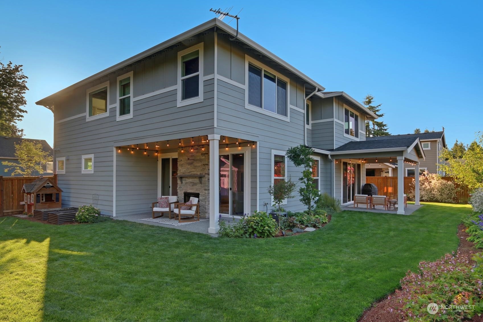 7904 203rd Street Southwest Edmonds, WA 98026 - Photo 2 of 33 Gallery Image 2