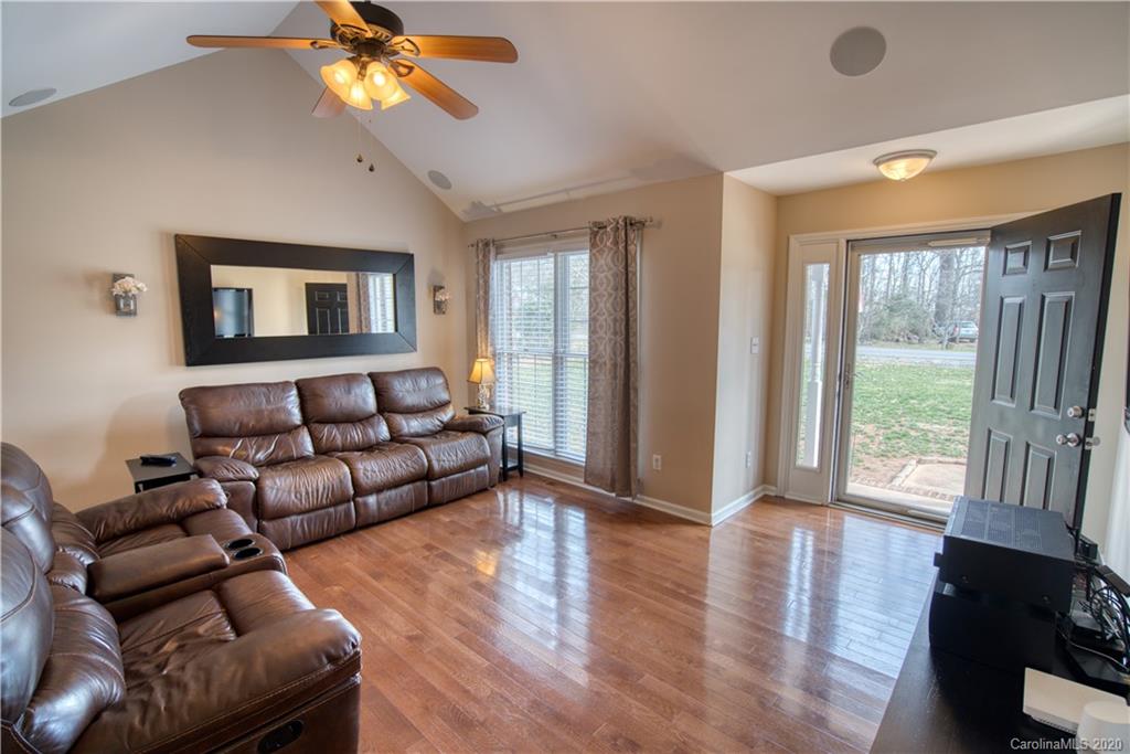 2650 South Point Road Belmont, NC 28012 - Photo 4 of 32 Gallery Image 4