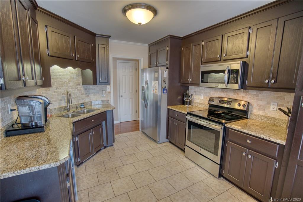 2650 South Point Road Belmont, NC 28012 - Photo 7 of 32 Gallery Image 7