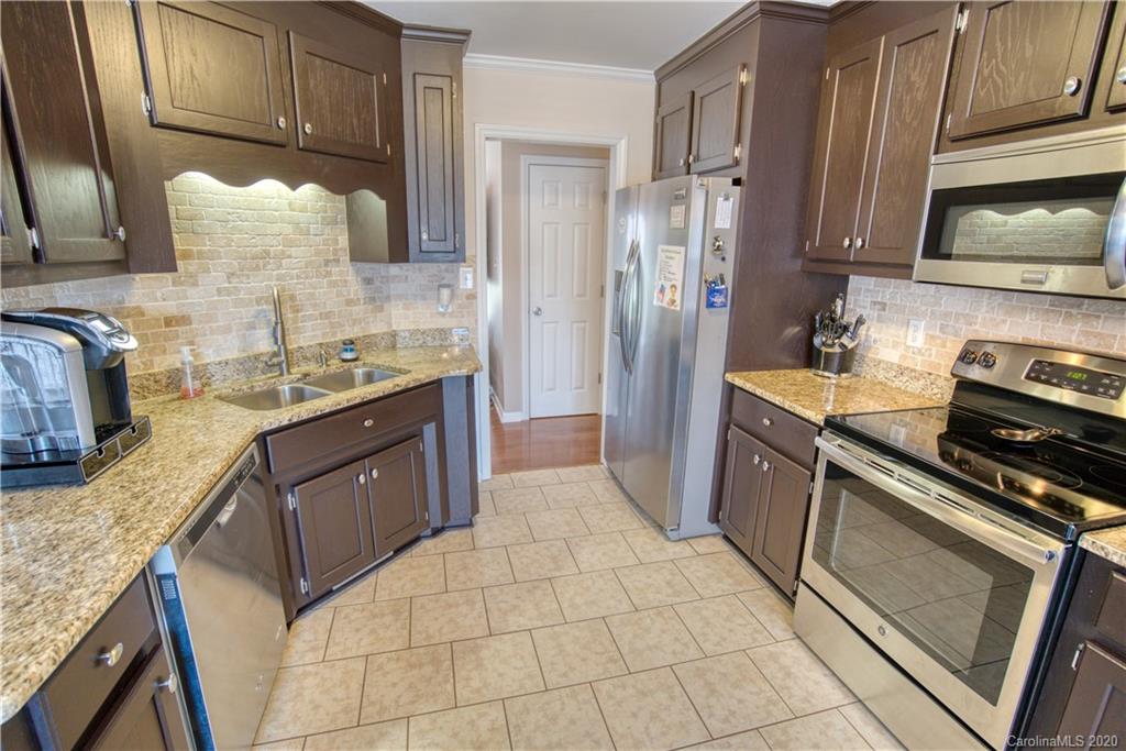2650 South Point Road Belmont, NC 28012 - Photo 8 of 32 Gallery Image 8