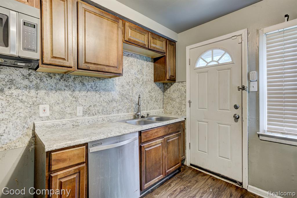 21797 Moross Road Detroit, MI 48236 - Photo 10 of 29