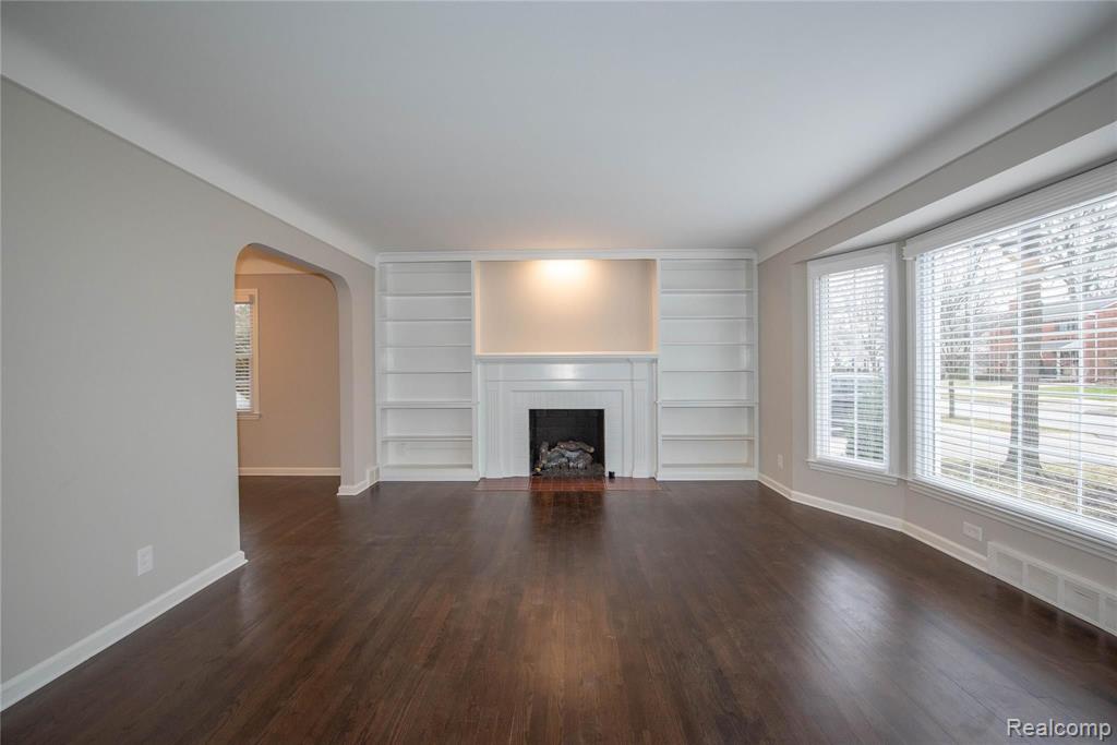 1699 Littlestone Road Grosse Pointe Woods, MI 48236 - Photo 4 of 54