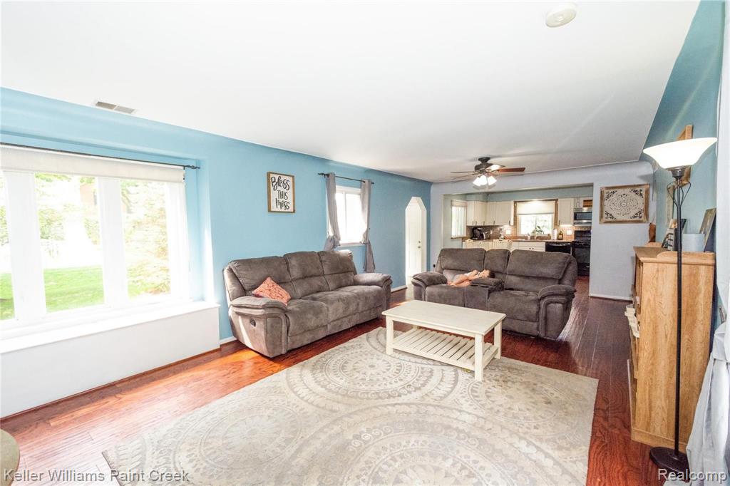 3171 Hessel Avenue Rochester Hills, MI 48307 - Photo 9 of 21